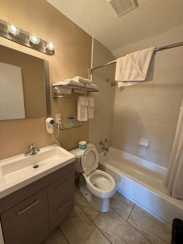 Beverly Lodge image 28